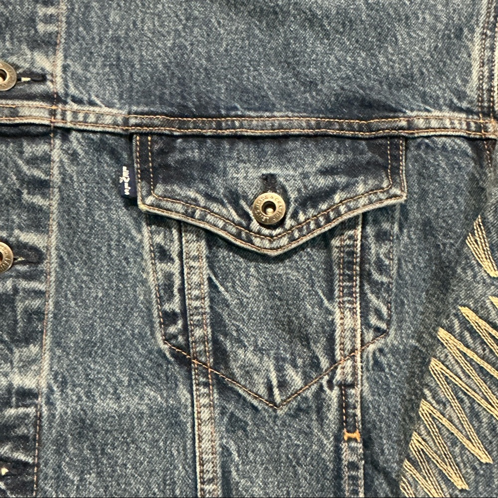 Levi’s Made & Crafted Embroidered Denim Trucker Jacket – Size M – NWT - Picture 4 of 13